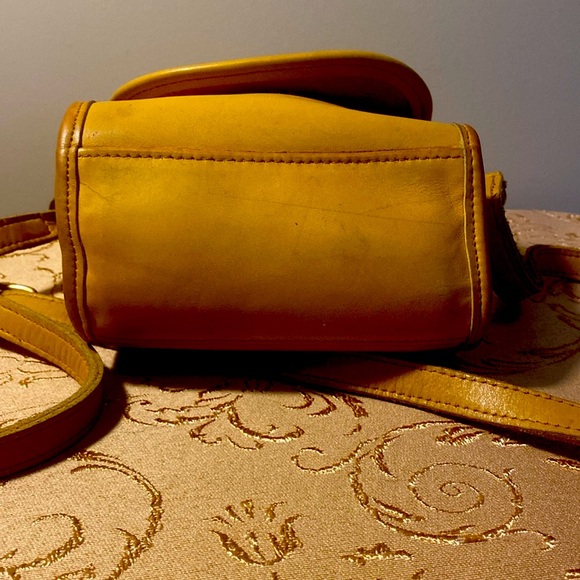 Coach Vintage Emmie. Gorgeous golden yellow color. - Picture 2 of 9